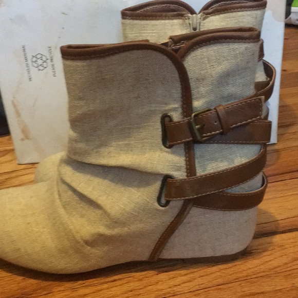 New cream tan cloth material wedges - Picture 2 of 4